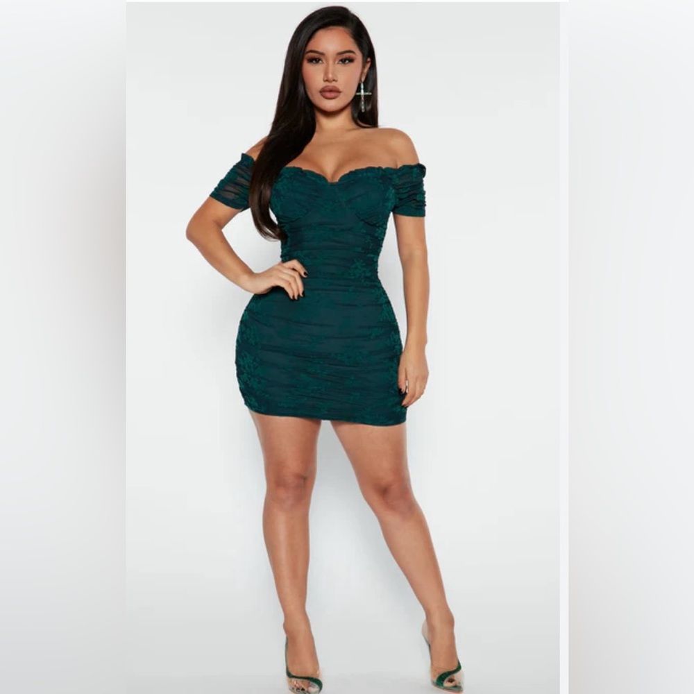 Fashion Nova Off Shoulder Corset Green Velvet Padded Bust Dress Size S NWT